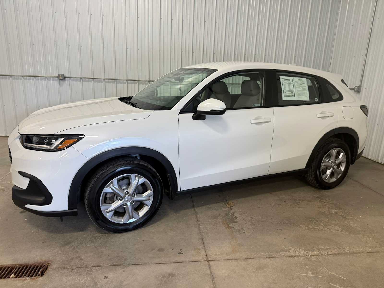 Used 2023 Honda HR-V LX image 2