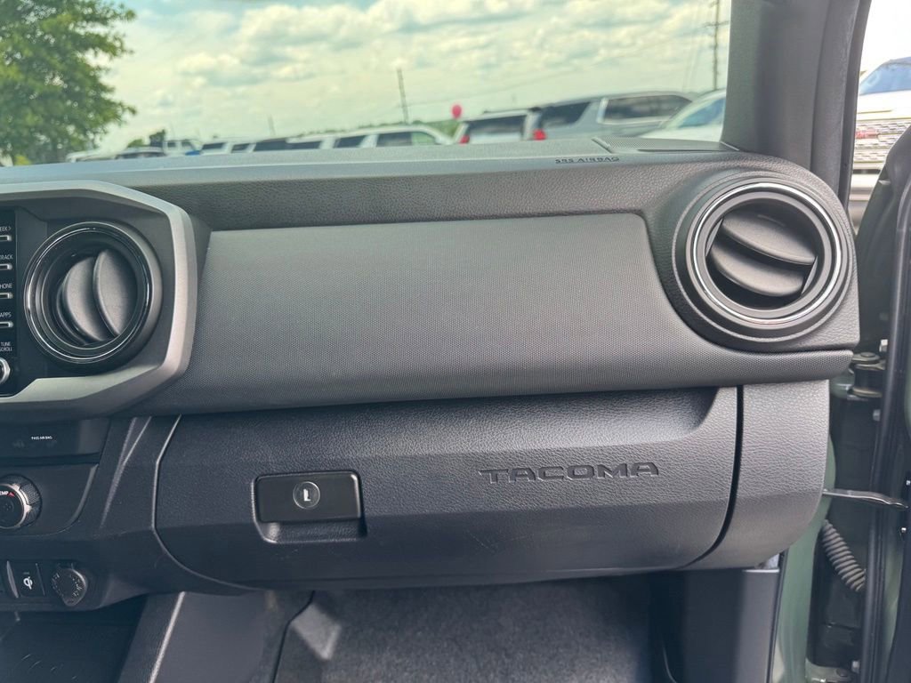 Used 2022 Toyota Tacoma TRD Sport AWD/4WD image 19