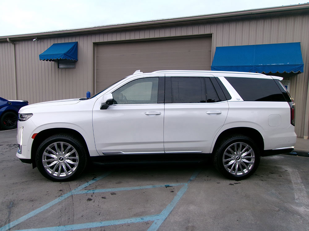 Used 2023 Cadillac Escalade Premium Luxury image 3