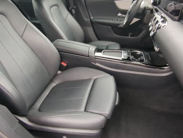 Used 2025 Mercedes-Benz CLA 250 4MATIC image 23
