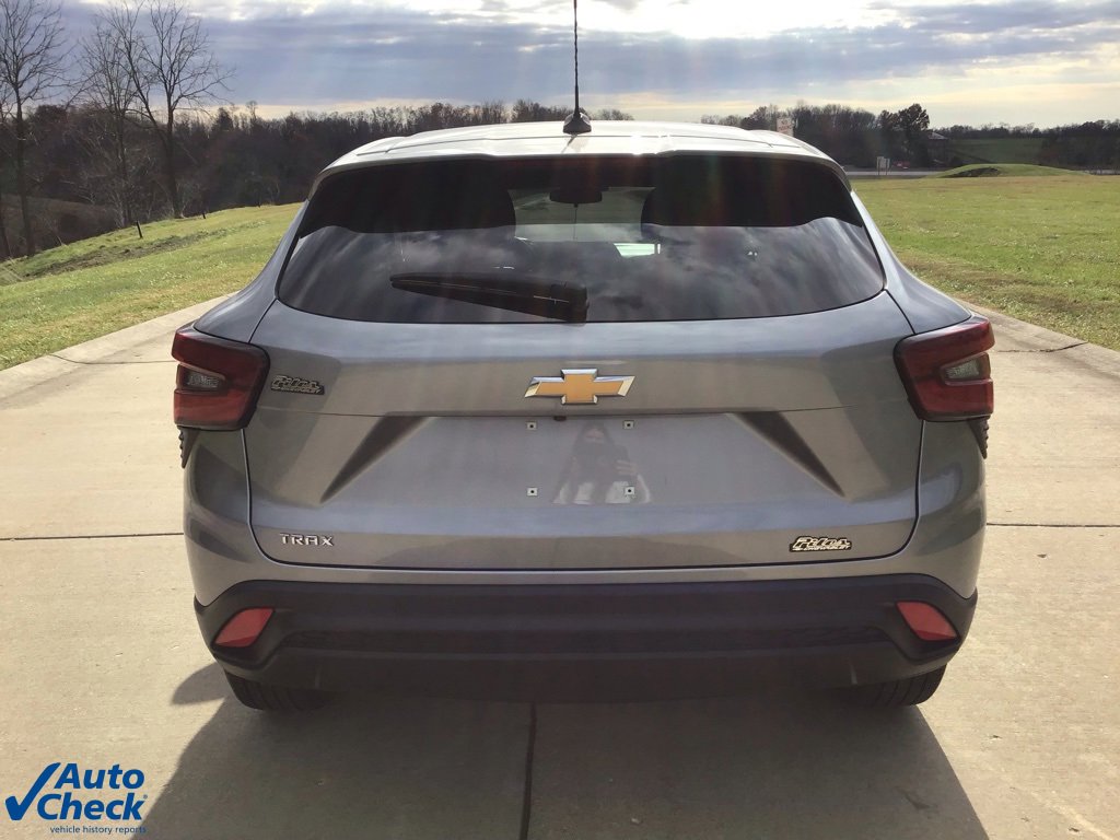 Used 2024 Chevrolet Trax LS w/ Driver Confidence Package image 4