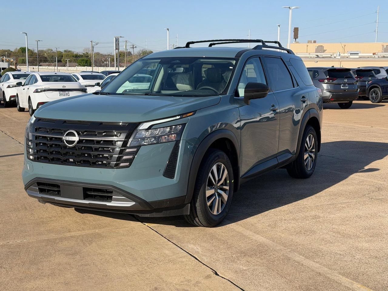 New 2026 Nissan Pathfinder SL FWD image 2
