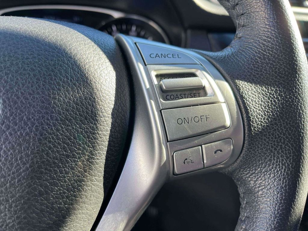 Used 2016 Nissan Rogue SL w/ SL Premium Package image 19