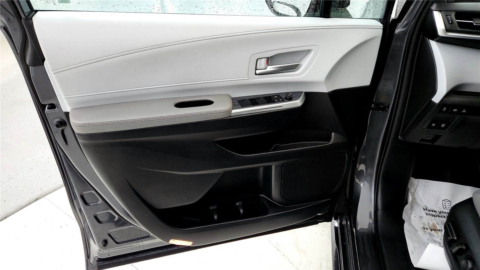 Used 2025 Toyota Sienna XLE w/ XLE Plus Package image 24