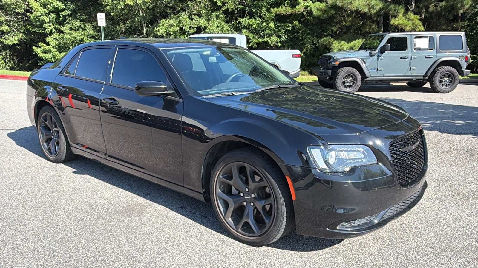 Used 2023 Chrysler 300 Touring w/ Sport Appearance Package RWD image 5