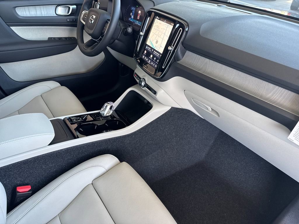 New 2026 Volvo XC40 B5 Plus w/ Protection Package Premier image 15