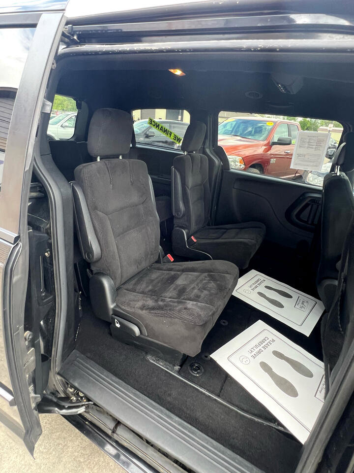 Used 2017 Dodge Grand Caravan SE image 12