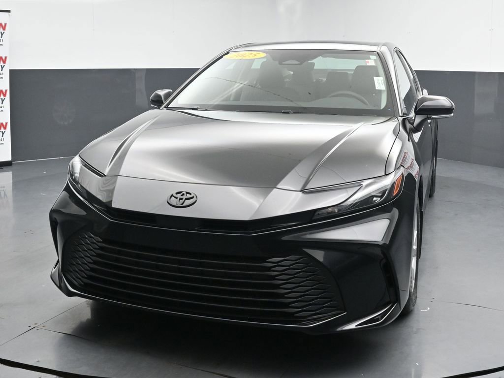 Used 2025 Toyota Camry LE FWD image 4