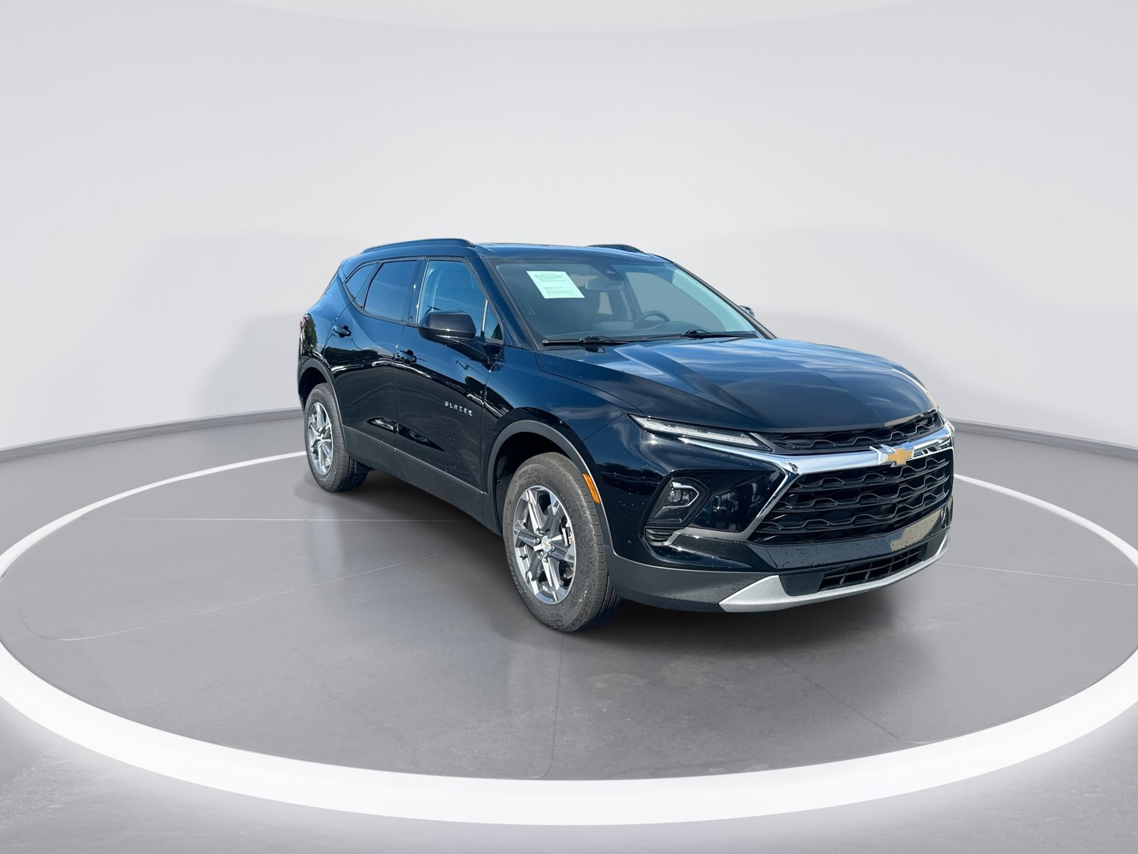 Used 2024 Chevrolet Blazer LT w/ Convenience Package FWD image 2