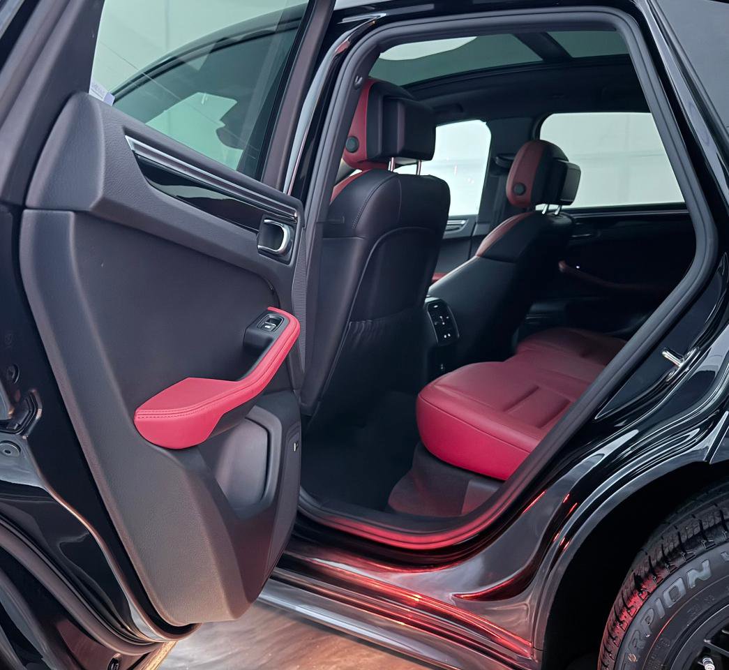 Used 2018 Porsche Macan GTS image 25