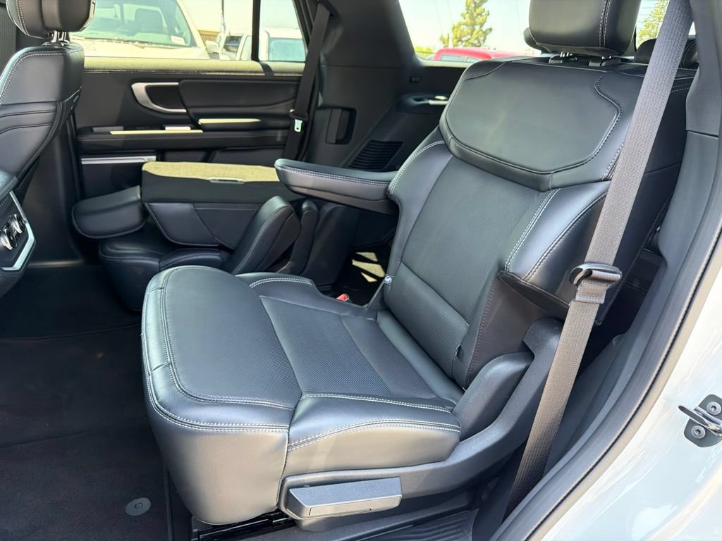 New 2026 Ford Expedition Platinum w/ Stealth Appearance Package AWD/4WD image 31