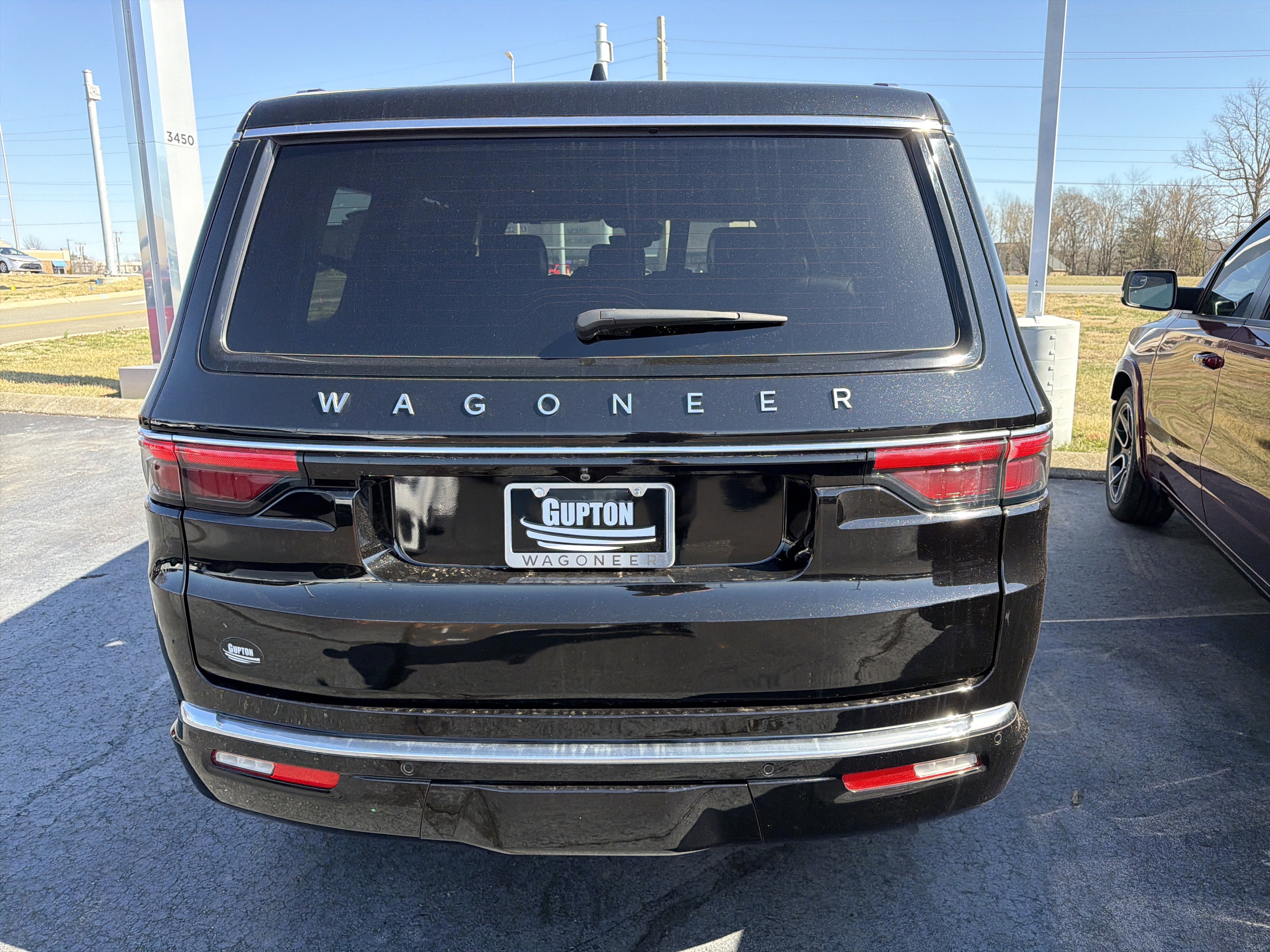 Used 2024 Jeep Wagoneer 4WD w/ Premium Group I image 7
