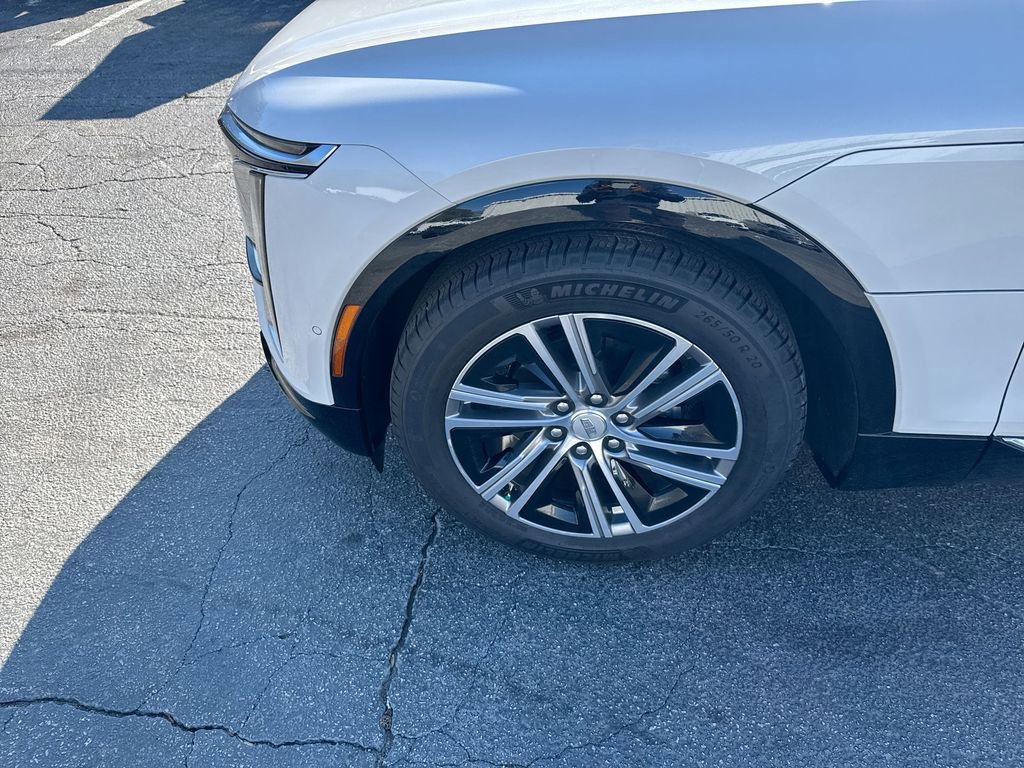 Used 2025 Cadillac Lyriq Luxury AWD/4WD image 12