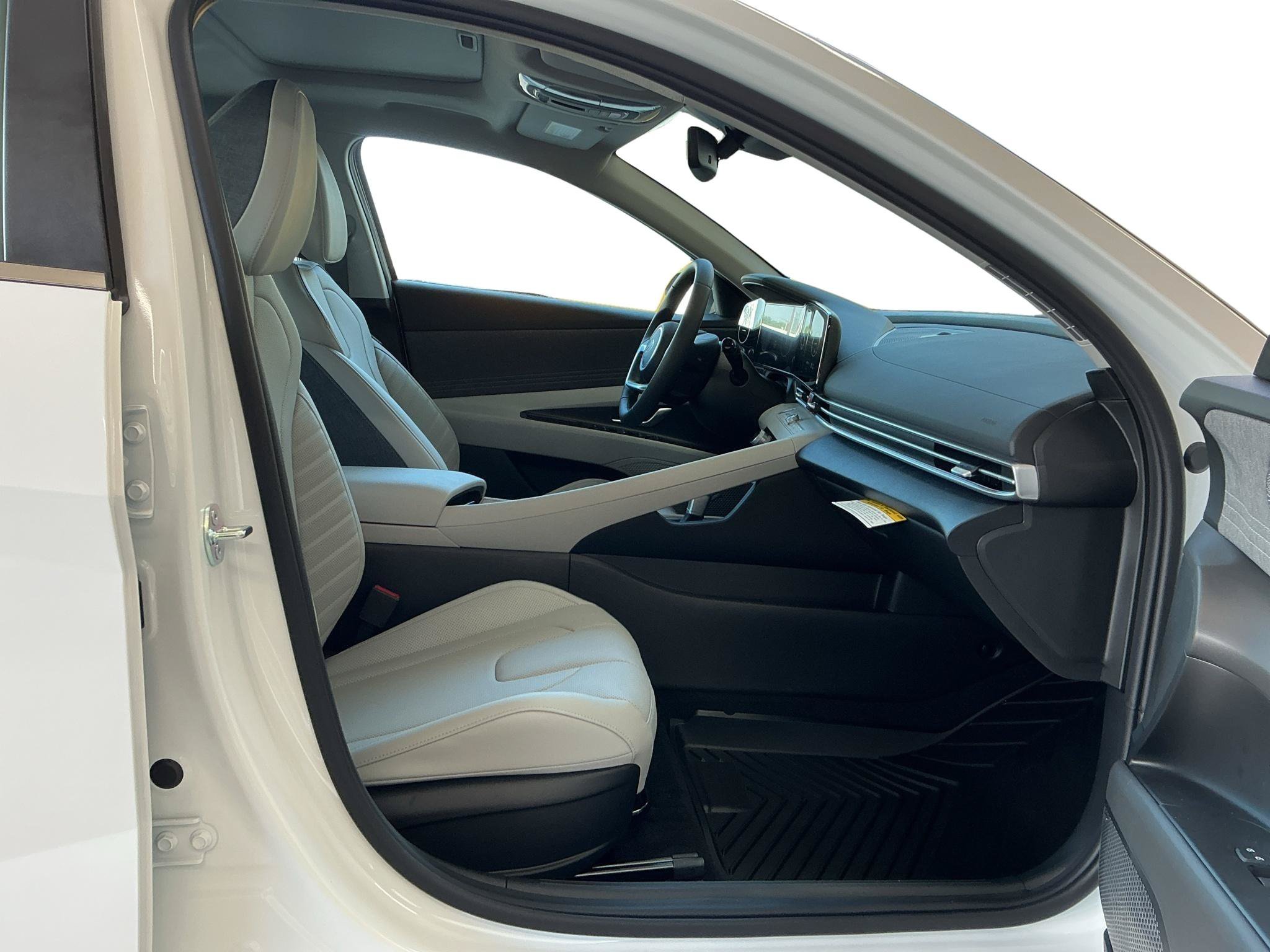 New 2026 Hyundai Elantra Limited FWD image 8