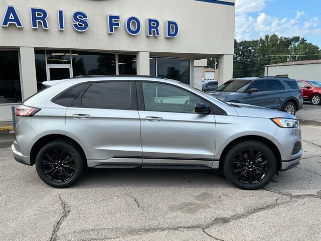 Used 2024 Ford Edge SE w/ Black Appearance Package image 2