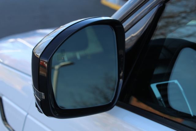 Used 2025 Land Rover Discovery Dynamic SE image 13