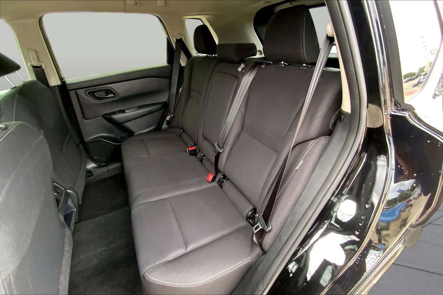 Used 2024 Nissan Rogue S FWD image 19