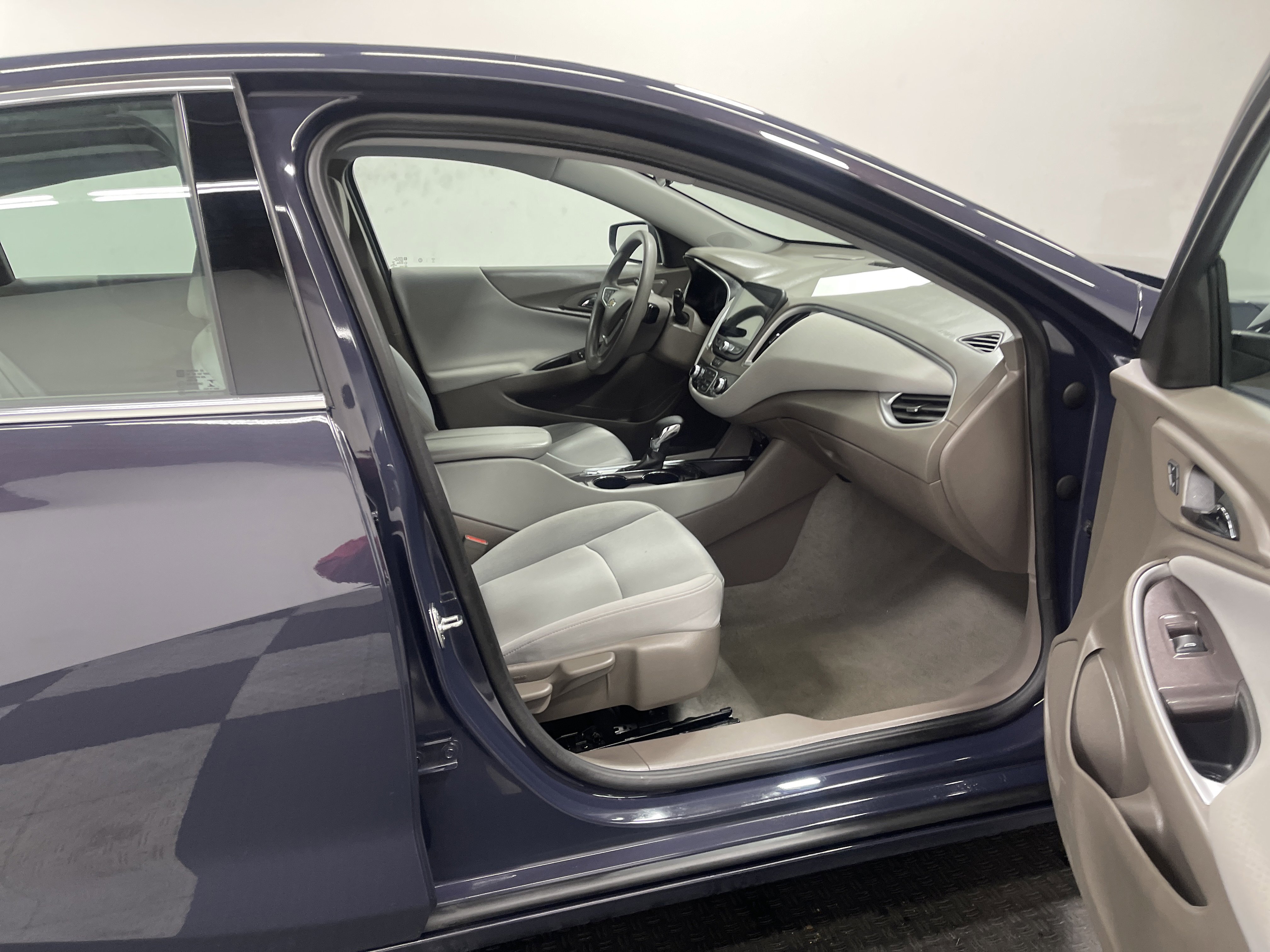 Used 2025 Chevrolet Malibu LT image 25