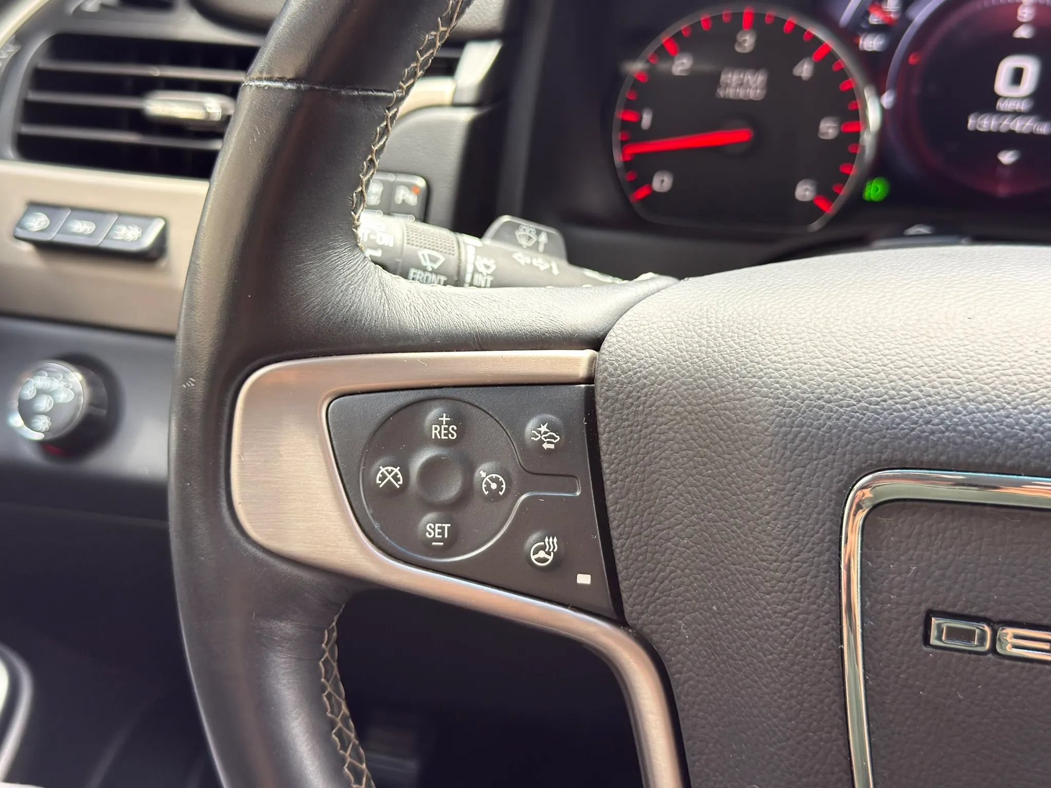Used 2015 GMC Yukon Denali w/ Premium Package RWD image 32