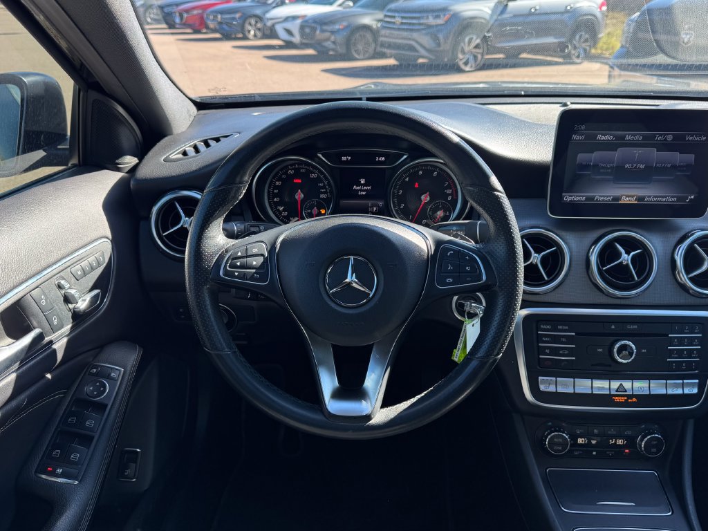 Used 2020 Mercedes-Benz GLA 250 4MATIC w/ Premium Package image 12