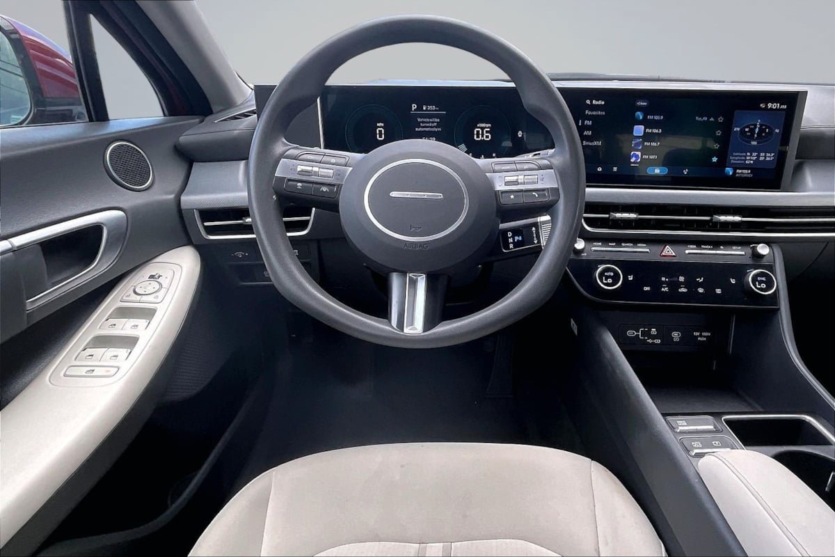 Used 2025 Hyundai Sonata SEL FWD image 5