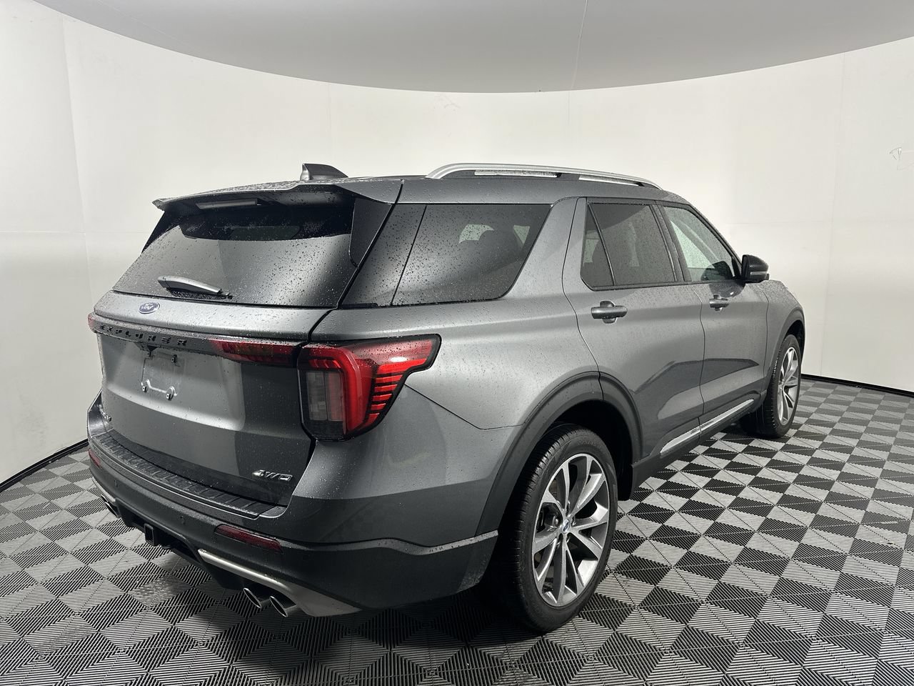 Used 2025 Ford Explorer Platinum w/ Ultimate Package AWD/4WD image 18