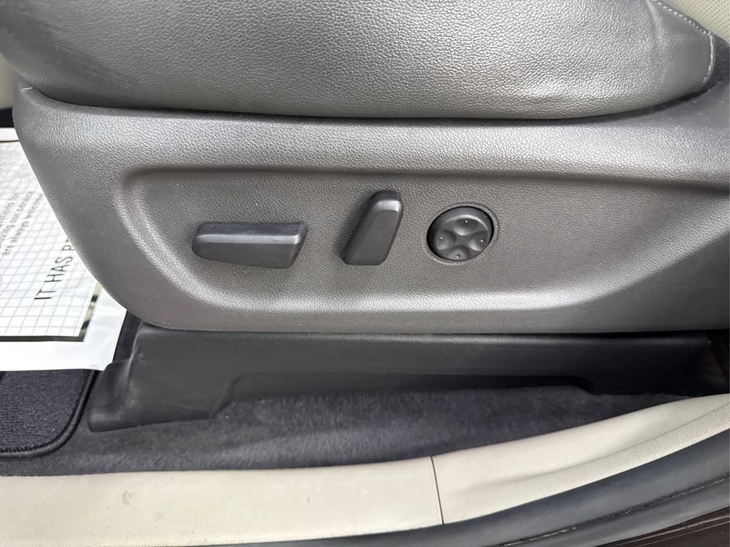 Used 2018 Kia Sedona EX image 39