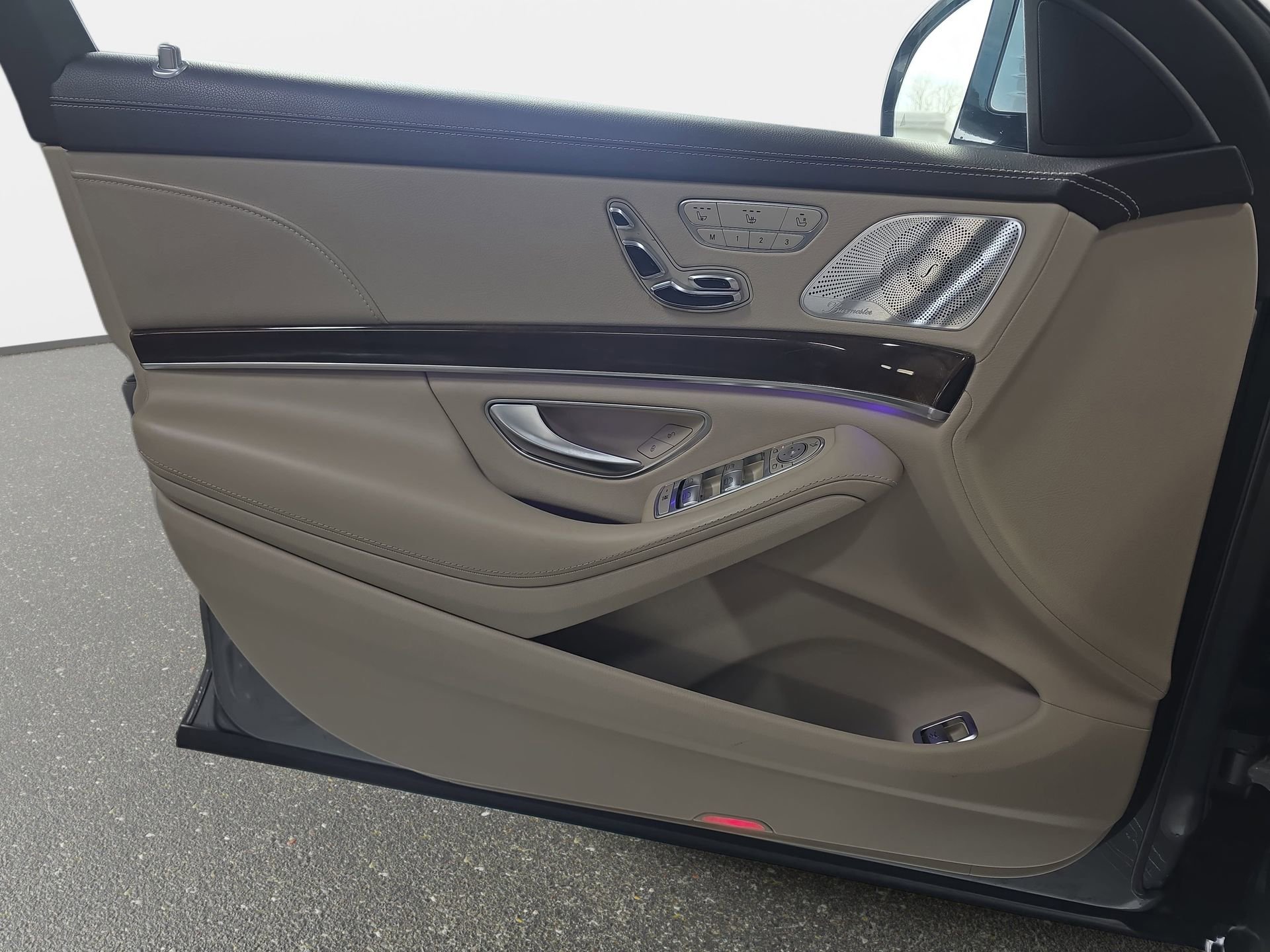 Used 2015 Mercedes-Benz S 550 4MATIC Sedan image 25