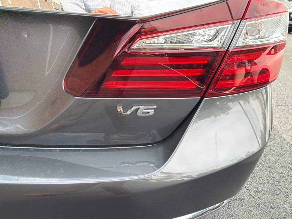 Used 2017 Honda Accord EX-L image 10