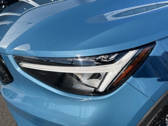 Certified 2025 Volvo XC40 B5 Plus image 8