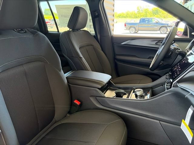 New 2026 Jeep Grand Cherokee Laredo AWD/4WD image 15