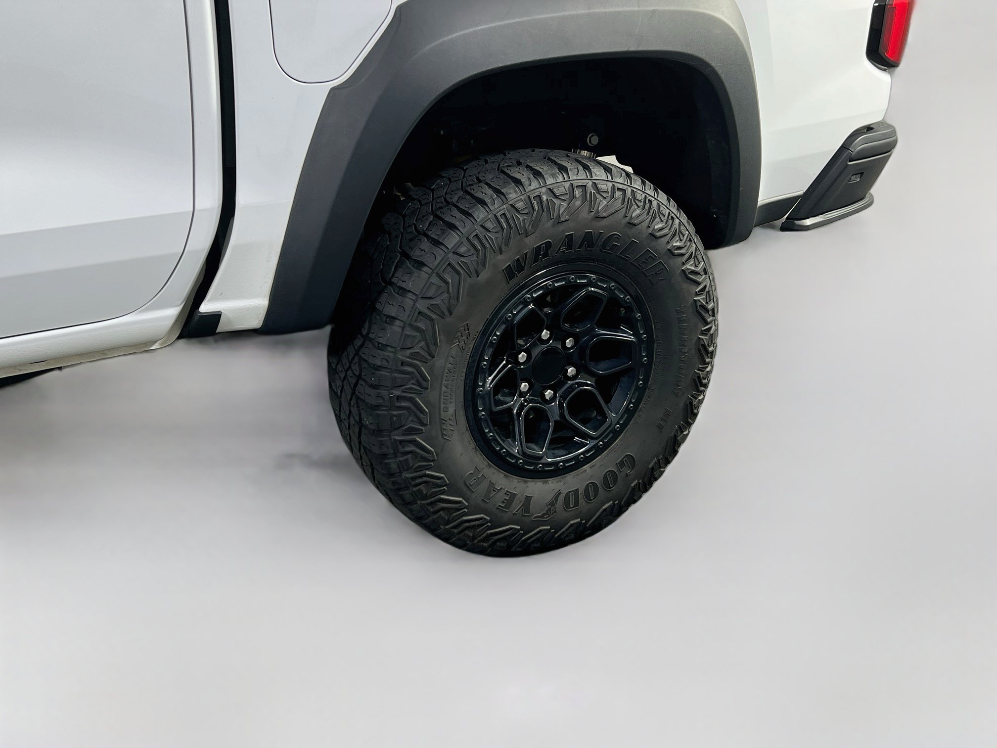 Used 2024 Chevrolet Colorado ZR2 w/ ZR2 Bison Edition AWD/4WD image 30