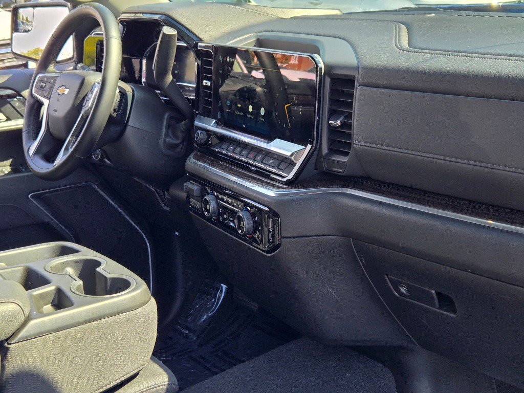 Used 2025 Chevrolet Silverado 1500 LT image 7