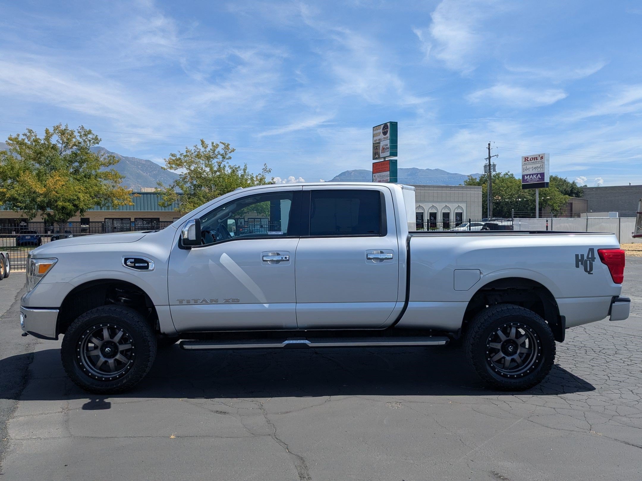 Used 2017 Nissan Titan SL AWD/4WD image 7