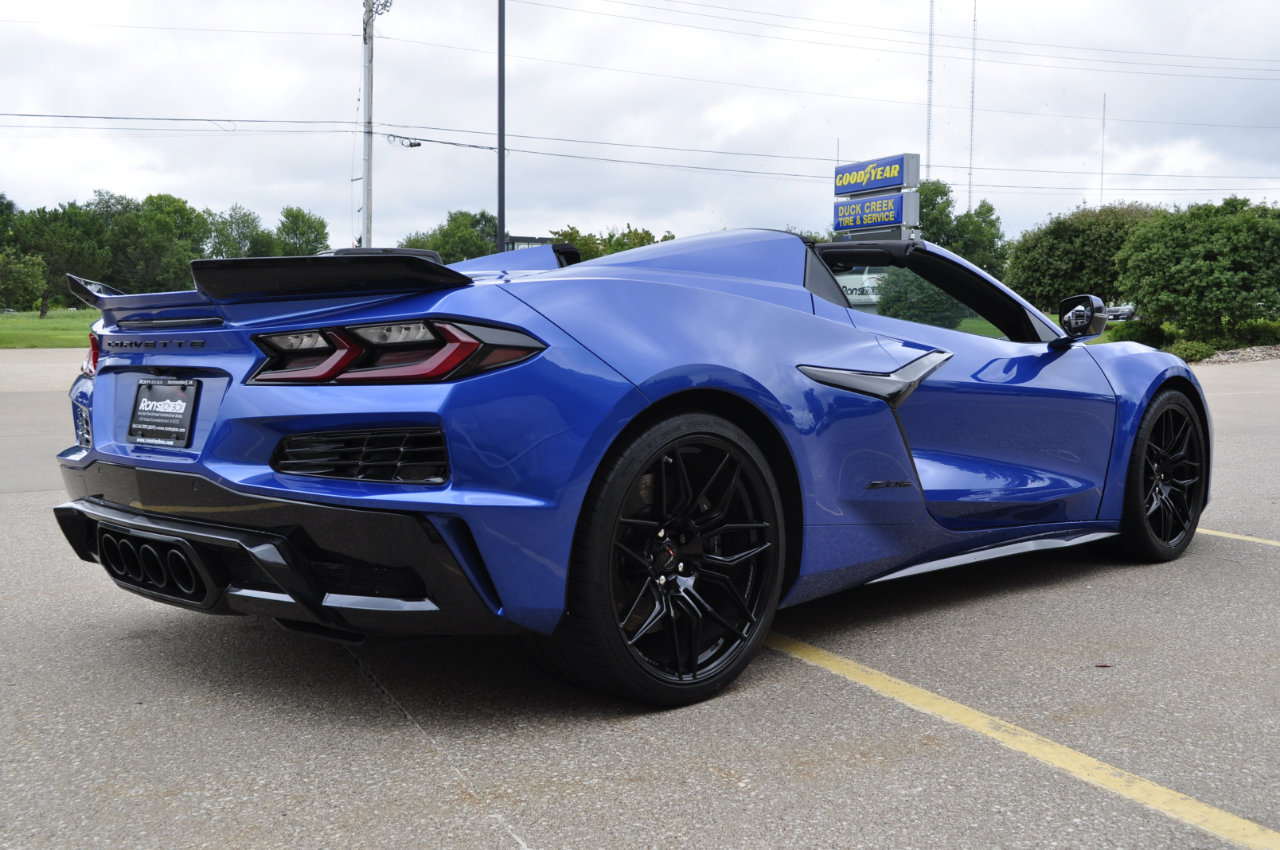 Used 2023 Chevrolet Corvette Z06 image 25