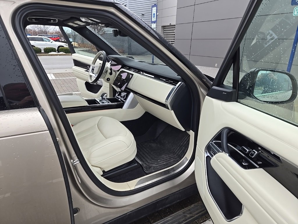 Used 2023 Land Rover Range Rover SE image 20
