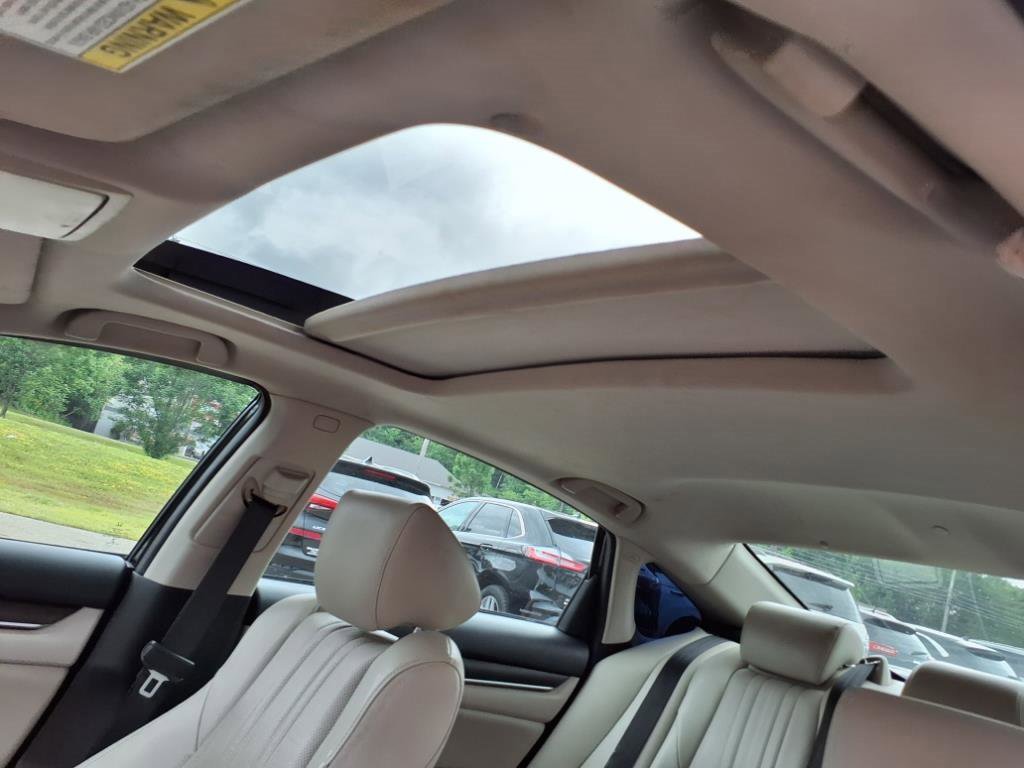 Used 2018 Honda Accord Touring image 14