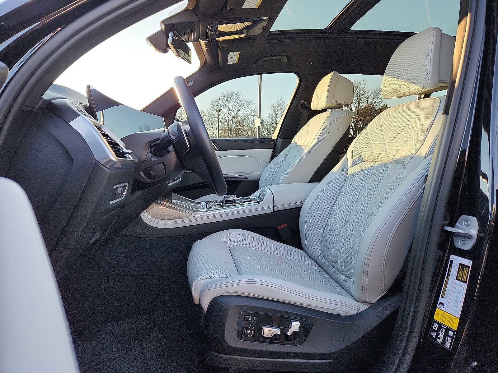 Used 2023 BMW X7 xDrive40i w/ Executive Package AWD/4WD image 13