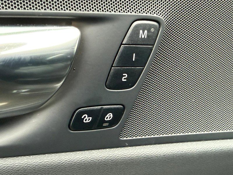 Certified 2023 Volvo XC60 B5 Plus w/ Climate Package image 16