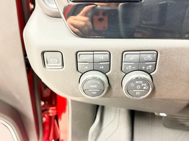 Certified 2024 Chevrolet Silverado 1500 High Country AWD/4WD image 17