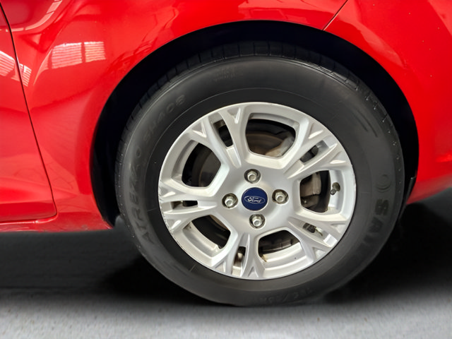 Used 2015 Ford Fiesta SE FWD image 32