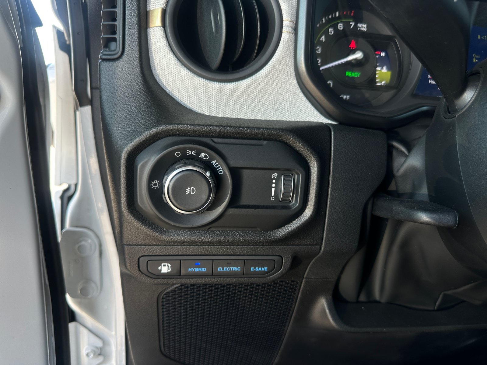 Used 2024 Jeep Wrangler Unlimited w/ Convenience Group AWD/4WD image 18