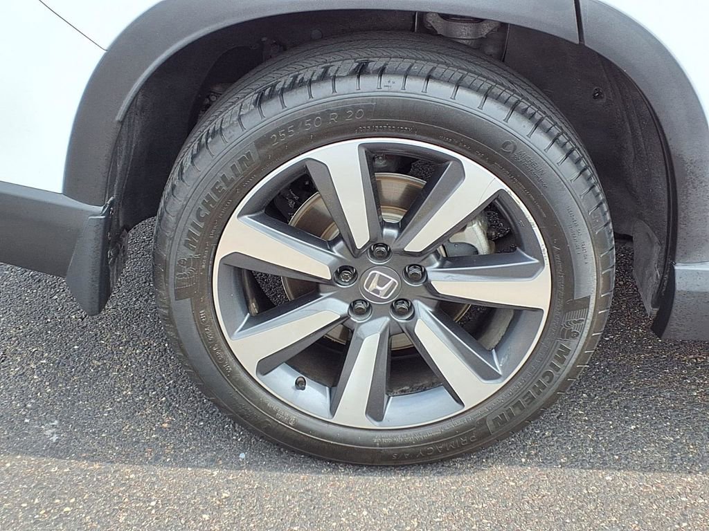 Used 2025 Honda Pilot Touring image 9