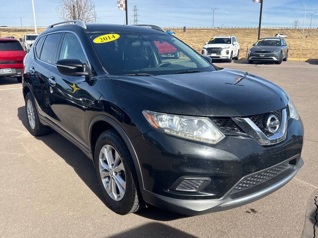 Used 2014 Nissan Rogue SV w/ SV Family Package image 4