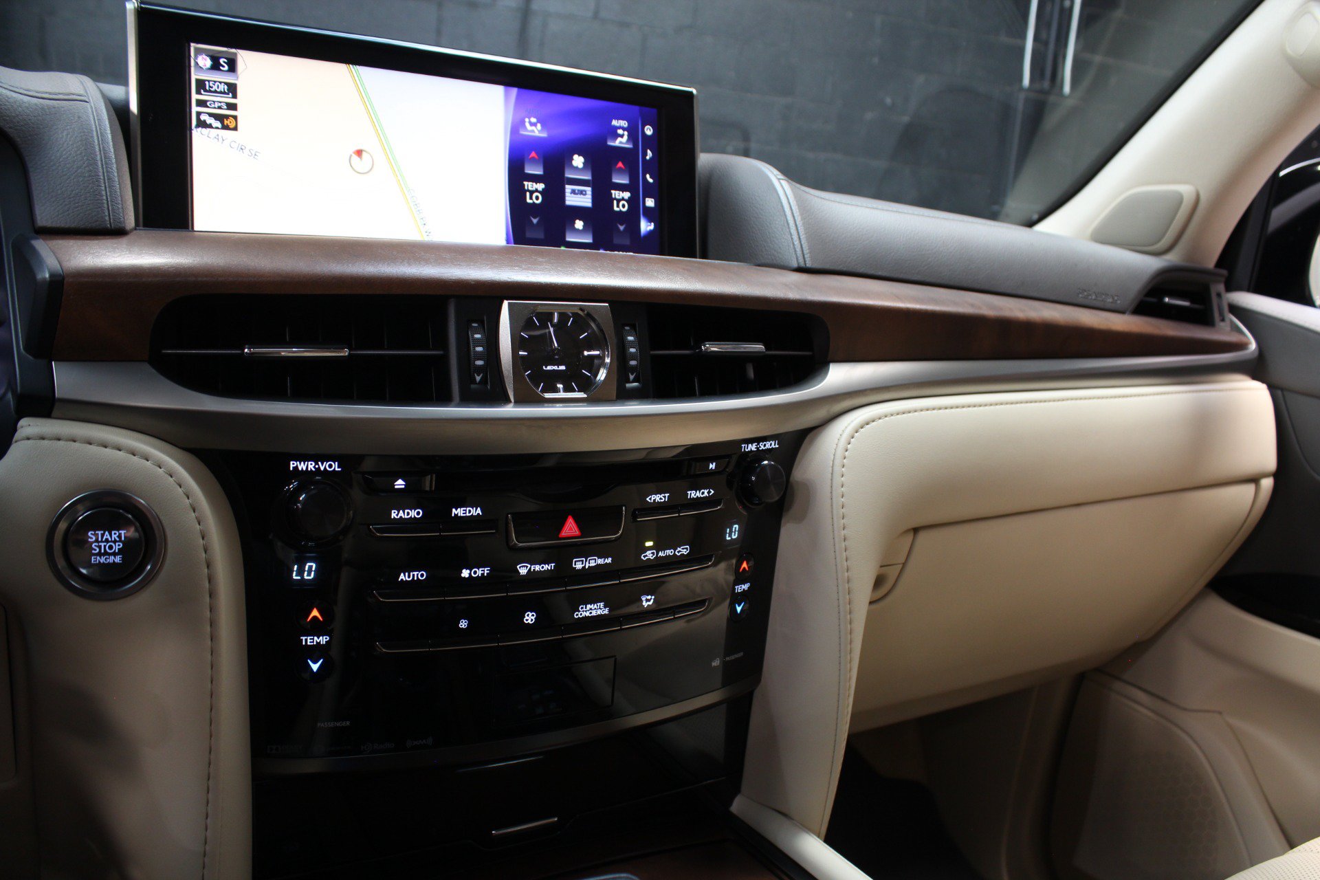 Used 2021 Lexus LX 570 4WD w/ Luxury Package image 58