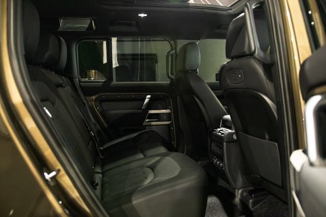 Used 2022 Land Rover Defender 110 X-Dynamic SE AWD/4WD image 14