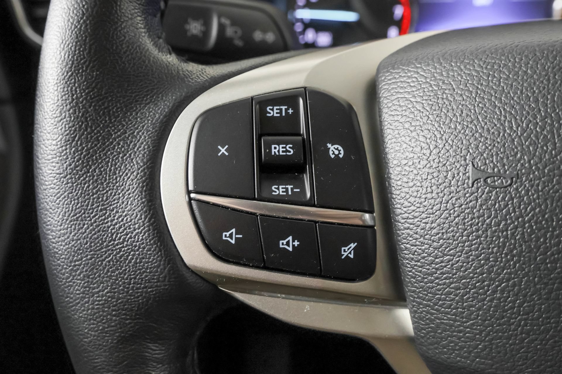 Used 2023 Ford Explorer XLT w/ Equipment Group 202A AWD/4WD image 28