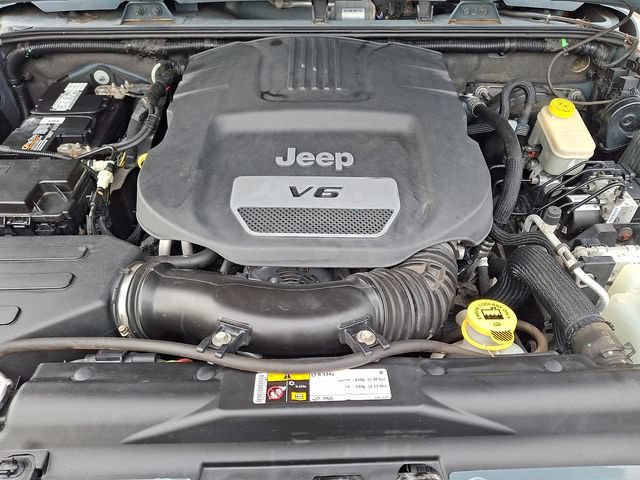 Used 2014 Jeep Wrangler Sahara w/ Connectivity Group AWD/4WD image 28