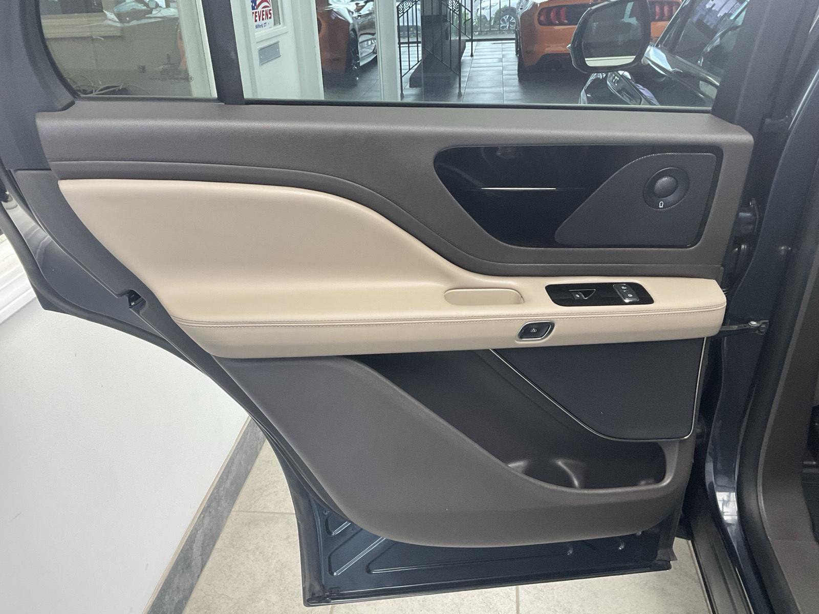 Used 2022 Lincoln Aviator Reserve AWD/4WD image 11
