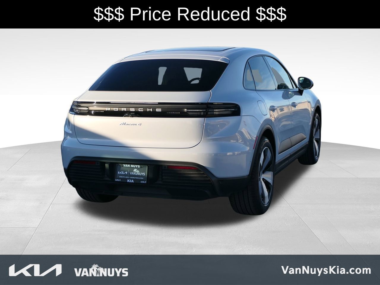 Used 2024 Porsche Macan 4 Electric image 3